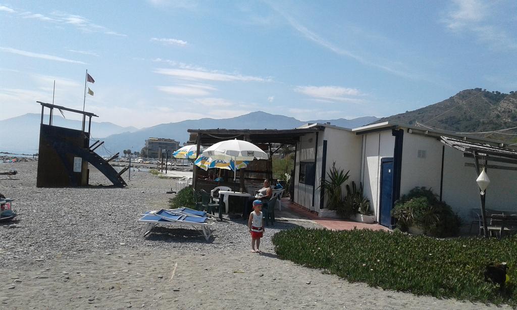 Casa Med Holiday Home Isolabona Екстер'єр фото